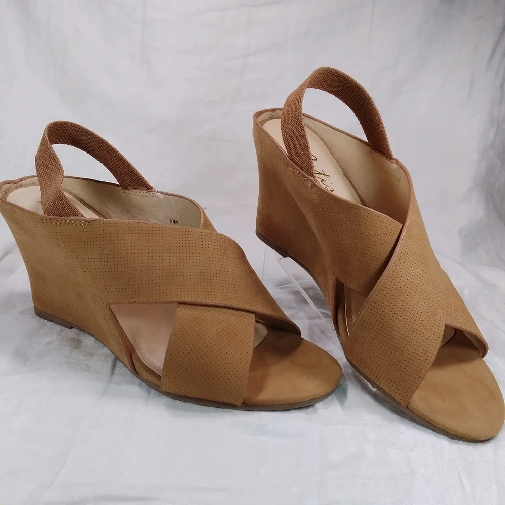 Matisse Harlow Cognac Brown SANDALS Womens Size 10M Criss Cross Perforated Wedge